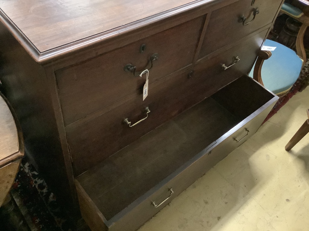 A George III mahogany chest of drawers, width 115cm, depth 55cm, height 107cm